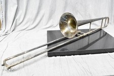 Boîtier rigide trombone