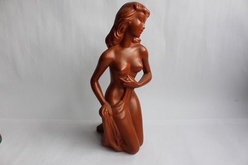 Sculpture femme nue - , terre