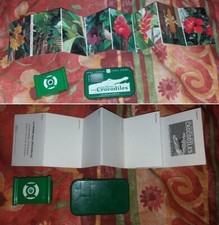 Ensemble aventuriers: appareil photo; loupe brochure et crocodile