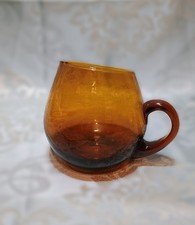 une tasse ou mug en verre