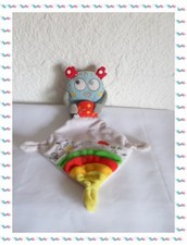 F - Peluche Doudou Semi Plat Coccinelle Arc en Ciel  Mouchoir Pommette