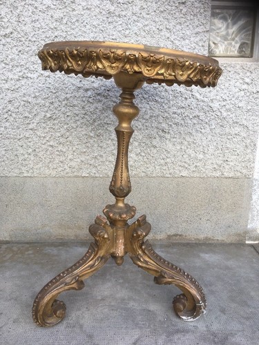 Ancien guéridon doré stuc