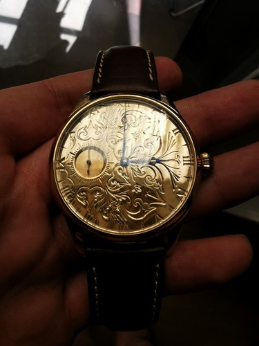 Montre suisse unique gravée - montre,