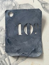 Ancien pochoir vinicole " 10° " en métal - déco vintage industriel degrés -petit