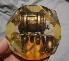 résine inclusion,  tonneau