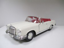 MERCEDES BENZ 280 SE AUTOMATIC Cabriolet de 1966 par MAISTO 31811 au 1/18