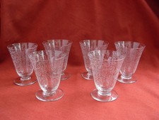 BACCARAT,MICHEL ANGE ,SERIE DE 6 VERRES A VIN BLANC EN CRISTAL GRAVE,SIGNES, XX.