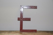 LETTRE E EN FER ANCIENNE ENSEIGNE , MAGASIN , VITRINE ,ATELIER , DÉCORATION