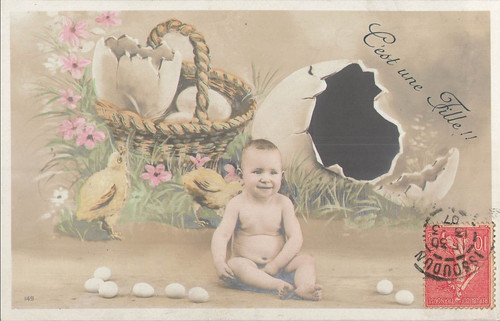 Est une fille bebe nue - c'est,