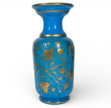 Baccarat Vase opaline bleue