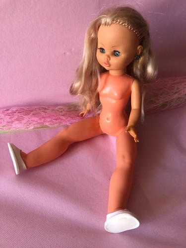 Poupée espagnole non marquée