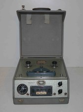 Magnétophone ancien à bandes Polydict type 919 à restaurer