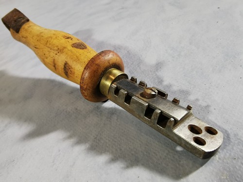 Outil ancien cordonnier - de,