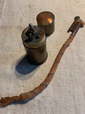 2 BRIQUETS ANCIENS - 1 BRIQUET AMADOU ET 1  BRIQUET DE POILU 1916 OBUS  WW1