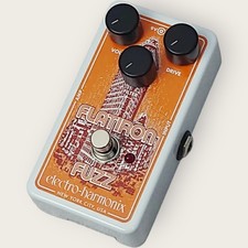 Pédale d'effet guitare Electro-Harmonix FLATIRON FUZZ avec boîte ouverte d'or...