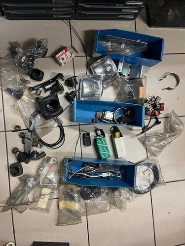 Lot pieces cyclomoteur - pieces,