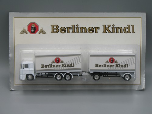 Camion publicitaire avec