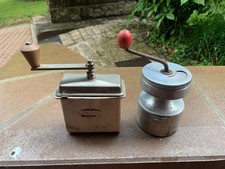 2 MOULINS A CAFE GESKA EN BAKELITE ANNEES 1930 ORIGINAL ET HOP VINTAGE ANNEES 50