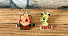 jolie paire de Pin's Obélix et Idéfix de chez TOTAL collection ++