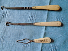 Lot de 3 tire-lacets anciens