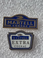 Lot X 2 Pins Martell Cognac Extra Boisson Alcool Bouteille Liqueur Logo