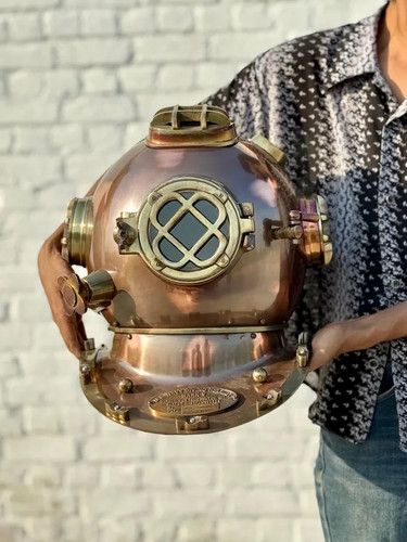 Ancien casque plongée - casque,