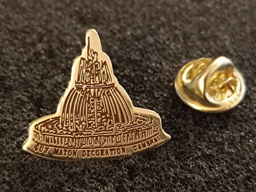 Pin fontaine guy maton - pin's,