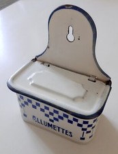Art Populaire RARE ANCIEN PORTE-BOITE ALLUMETTES en TOLE EMAILLEE Chez LUSTUCRU