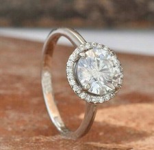 Bague de fiançailles halo