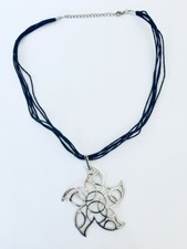 COLLIER PENDENTIF EN METAL