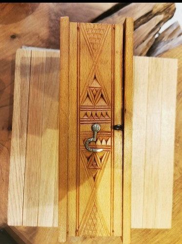Coffre bois ancien - coffre, art