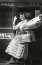 Actrice italienne Lea Padovani à Paris pour tourner "Montparnasse 19", 1958, vin