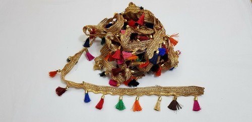 Beau pompon bonne taille - , et