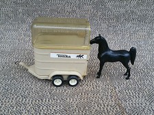 Ancienne petite remorque à chevaux + un cheval miniature jouet ancien  Tonka