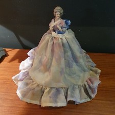 Ancienne MARQUISE DEMI FIGURINE en PORCELAINE et Robe 