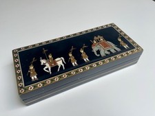Ancienne boite bijoux Plumier bois laque noir Marqueterie Personnages Inde