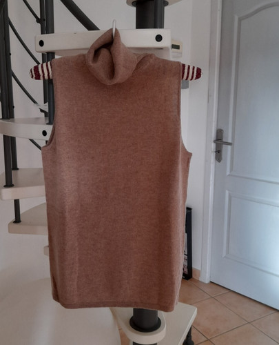 Pull sans manche - , roulé
