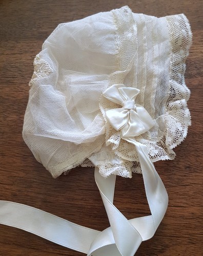 Poupée bonnet ancien en - ,