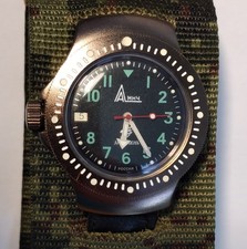 Montre couronne à gauche