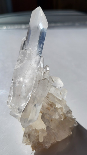 Quartz hyalin secteur la - -,