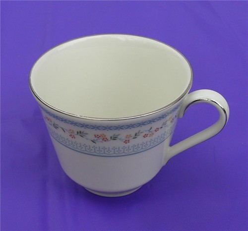 Rare tasse floral garden - rare,