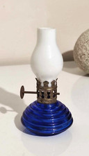 petite lampe à pétrole bleu