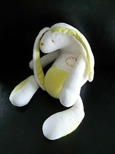 M4. DOUDOU PELUCHE MARESE LAPIN BLANC  JAUNE GRELOT - TBE