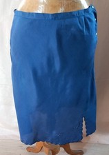 ANCIEN JUPON EN SOIE BRODE