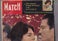 PARIS MATCH N°521 SORAYA ET