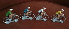 Lot de 4 petits coureurs
