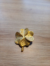 Broche vintage doree, trèfle à 4 feuilles. France.  3.5 cm