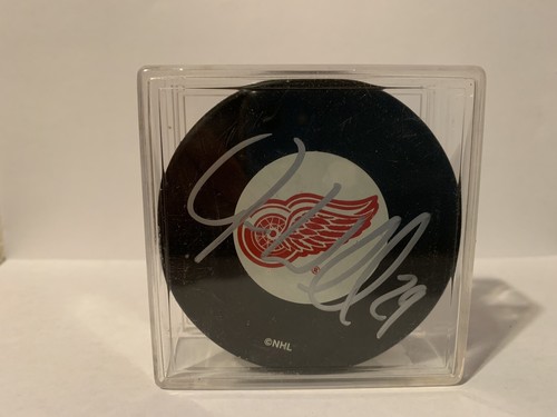 Nhl sogned hockey puck jason - nhl, puck,