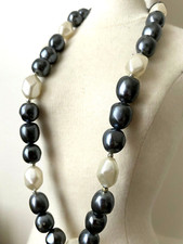 COLLIER VINTAGE GRIS ET BLANC