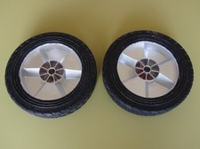 Lot de 2 Roues  "Gardena" .